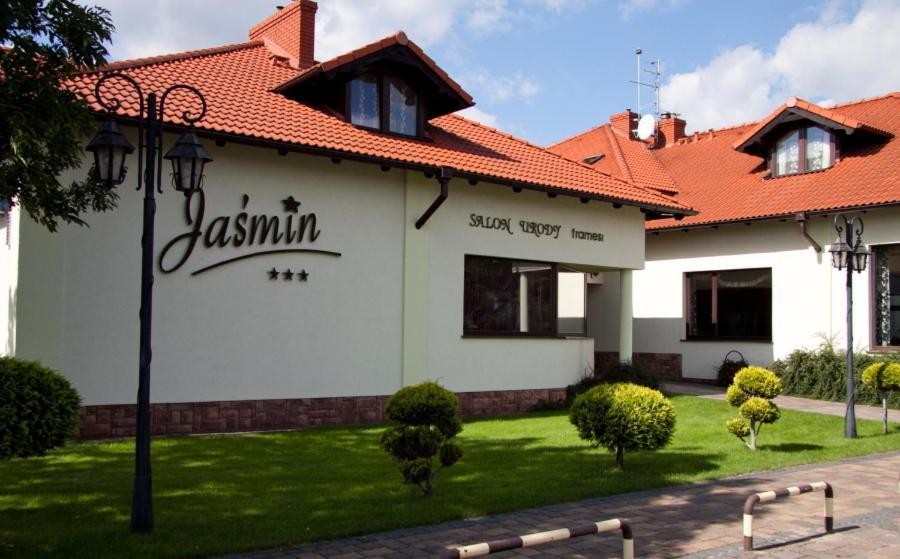 Hotel Jasmin Owinska Exterior photo